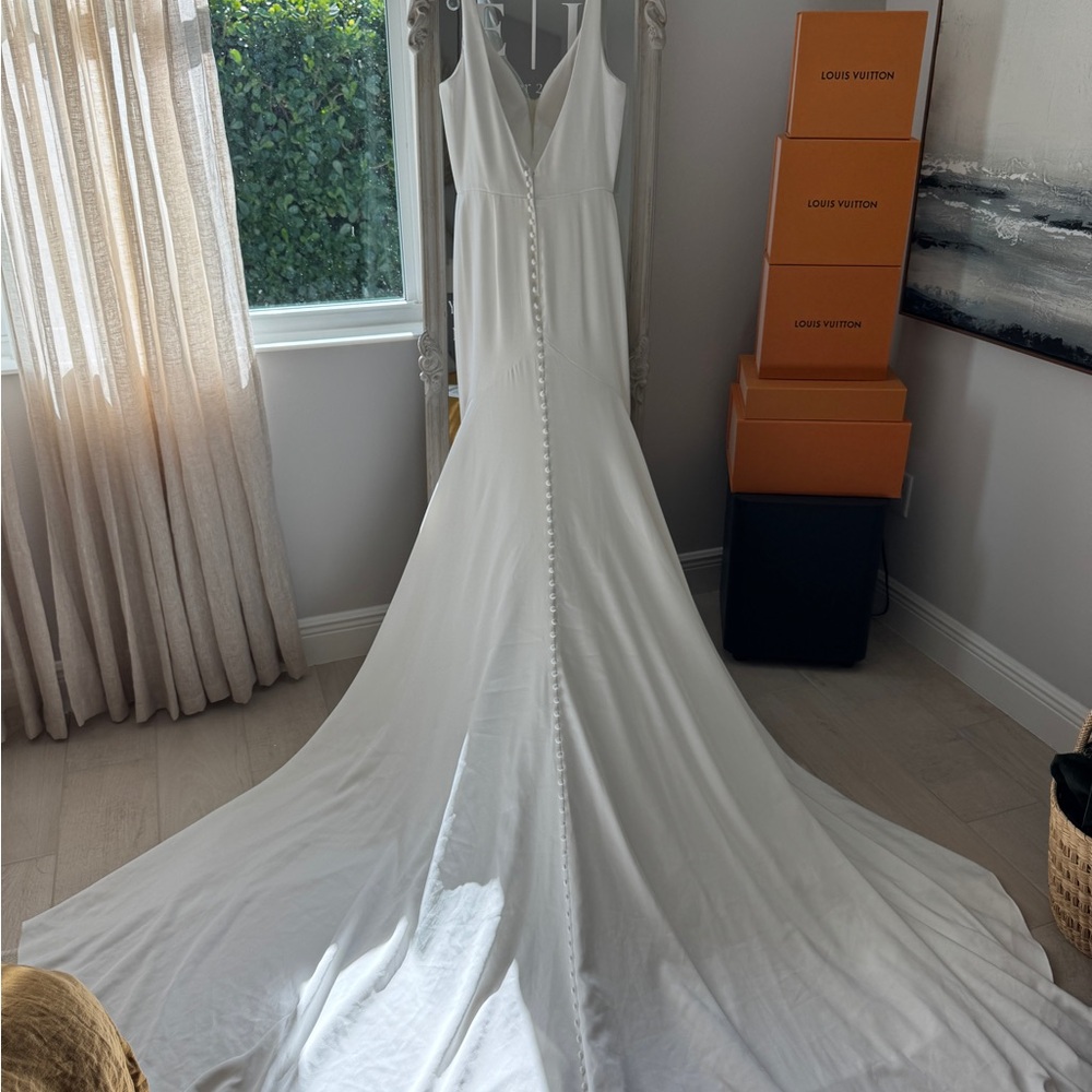 Elegant Wedding Dress – Timeless & Classic